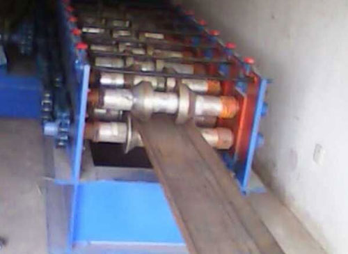 <strong>止水槽成型機械設</strong>